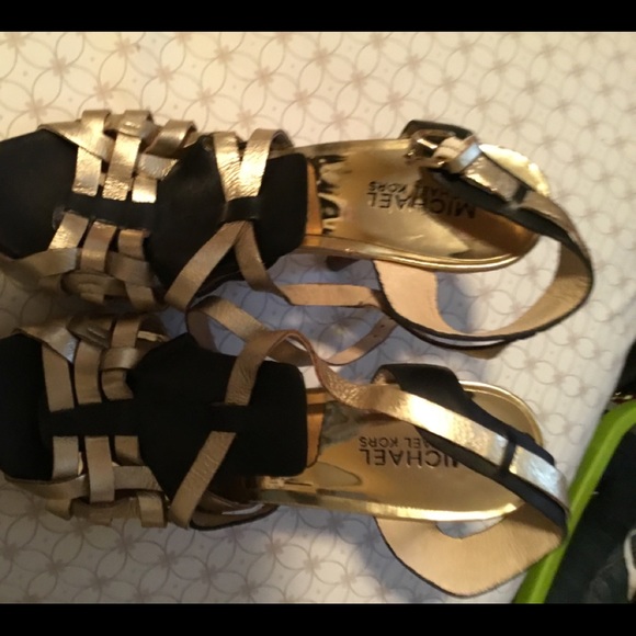 Gorgeous Michael Kors open toe sandals - Picture 2 of 6